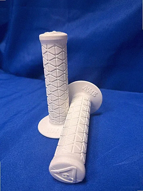 BUBBLE FONT Old School AME Tri Retro BMX Bike Grips Mongoose GT Haro RL White