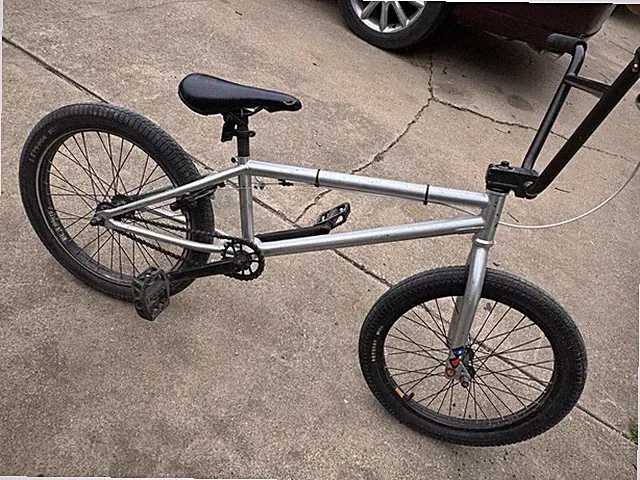 Mongoose 20 in BMX Bike Silver/Black 1-Speed BMX Bars No Suspension