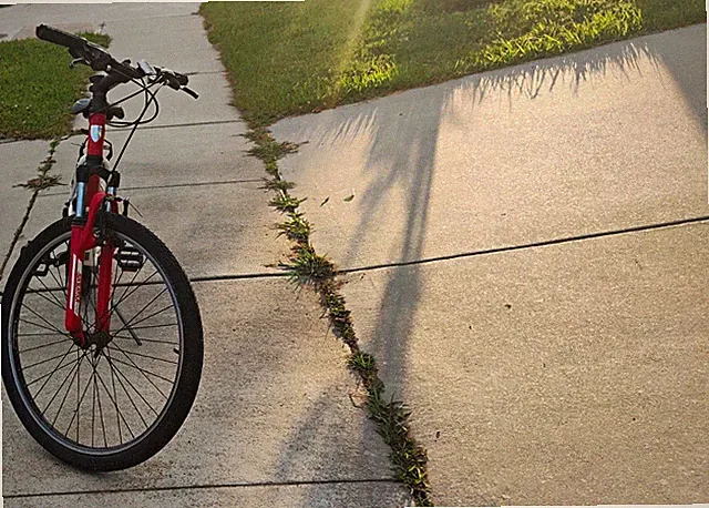 Mongoose 26in Mountain Bike Red/White Front Suspension V-Brakes Riser Kickstand