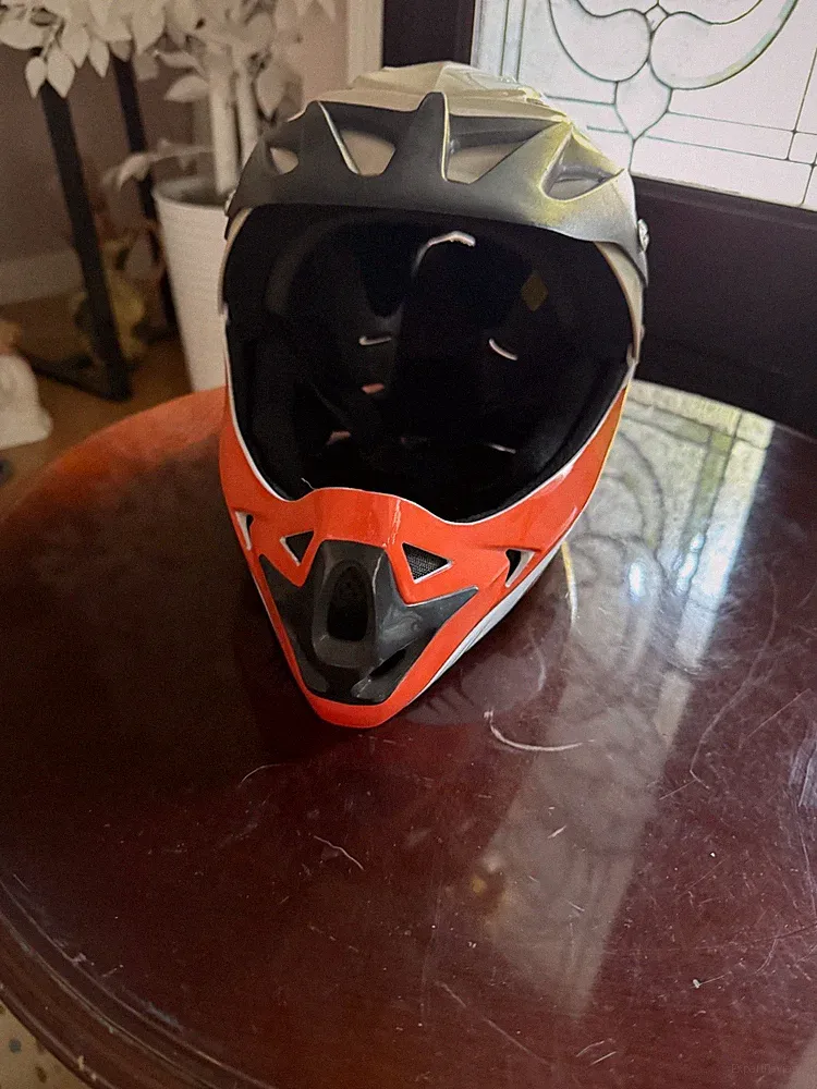Mongoose Bike Full Face Youth Bike Helmet Super Light Read Description