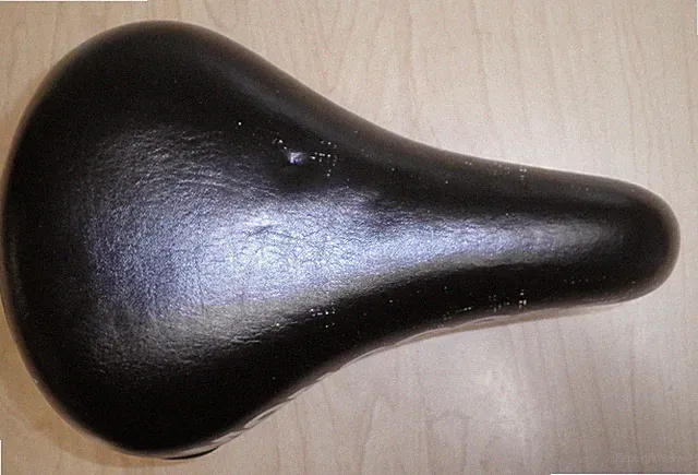 MONGOOSE BLACK/WHITE BICYCLE SADDLE/SEAT PARTS 767