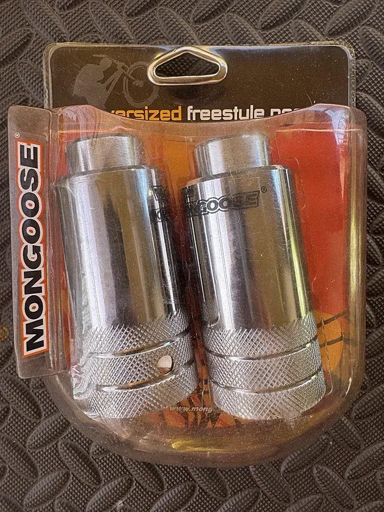 MONGOOSE BMX ORIGINAL BICYCLE PEGS OVERSIZED FREESTYLE 45462