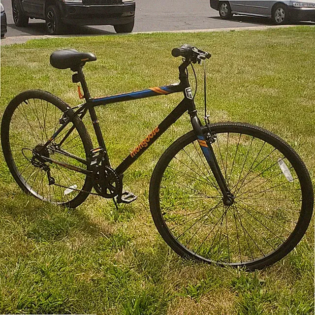 Mongoose Hotshot 700c Hybrid Fitness Bike Black Flat Bar Rigid Fork Derailleur