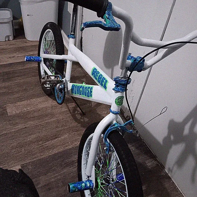 Mongoose Rebel BMX Bike 20 in w/ Pegs White Blue Green Unisex Kids