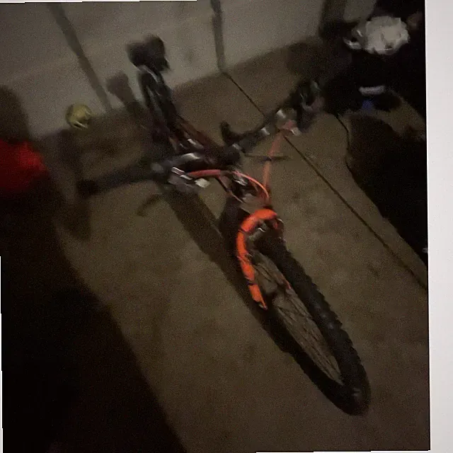 Mongoose status 2.2, Full Suspension Mountain Bike Black Orange (no kick stand)