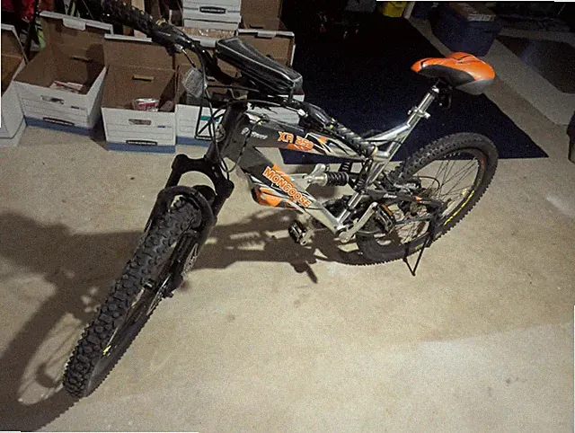 Mongoose XR250 Full Suspension Mountain Bike – Disc Brakes