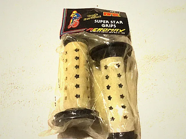OLD SCHOOL BMX NOS BLACK/White SUPER STAR GRIPS MONGOOSE GT TORKER HUFFY
