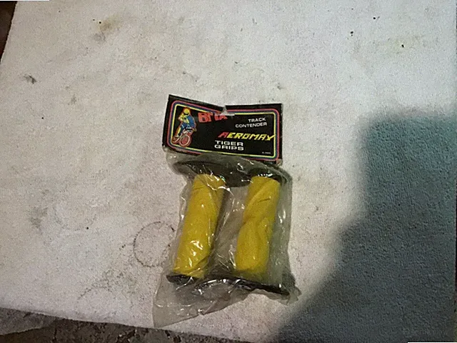 OLD SCHOOL BMX NOS BLACK/YELLOW TIGER GRAB ONS GRIPS MONGOOSE GT TORKER HUFFY