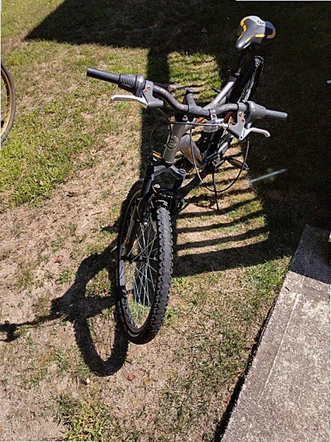 This Is A Mongoose Ledge 2.1 Mountain Bike.needs new brake. system.